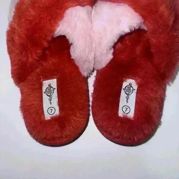 Sole Mates Slippers for Woman! Size 7 Red & Pink / Cozy!! Faux Fur!! - Picture 3 of 8
